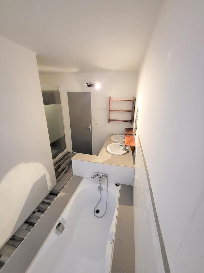 Lespignan Maison 3 Chambres Avec Piscine Couverte מראה חיצוני תמונה